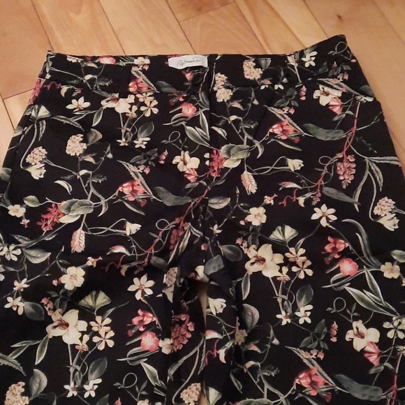 Floral capris - Picture 2 of 3